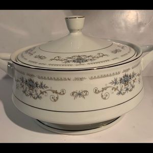 Wade Japan Diane fine China serving bowl w/ lid